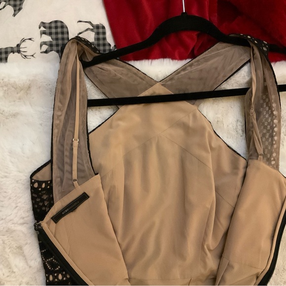 Stunning BCBG MaxAzria mid length black dress - Picture 5 of 7